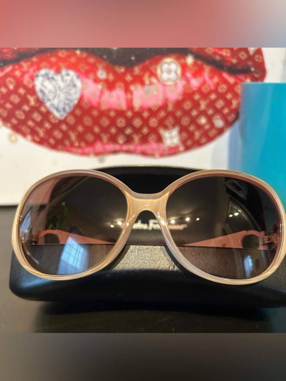 Authentic Salvatore Ferragamo SF691S Oversized Sunglasses – Cream/Pearl Ivory